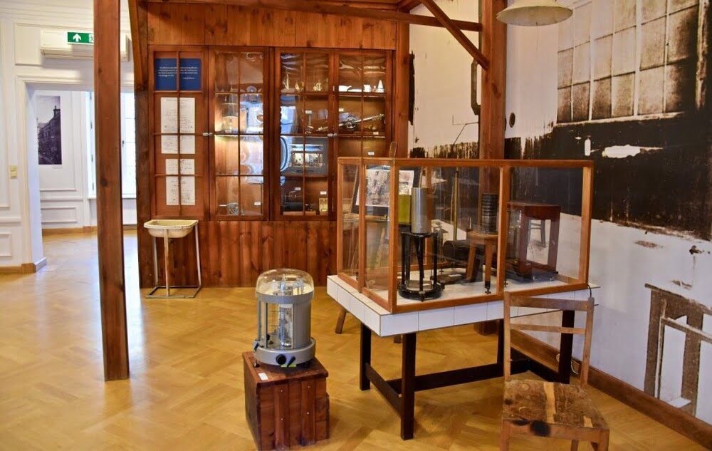 Marie Skłodowska-Curie Museu dentro